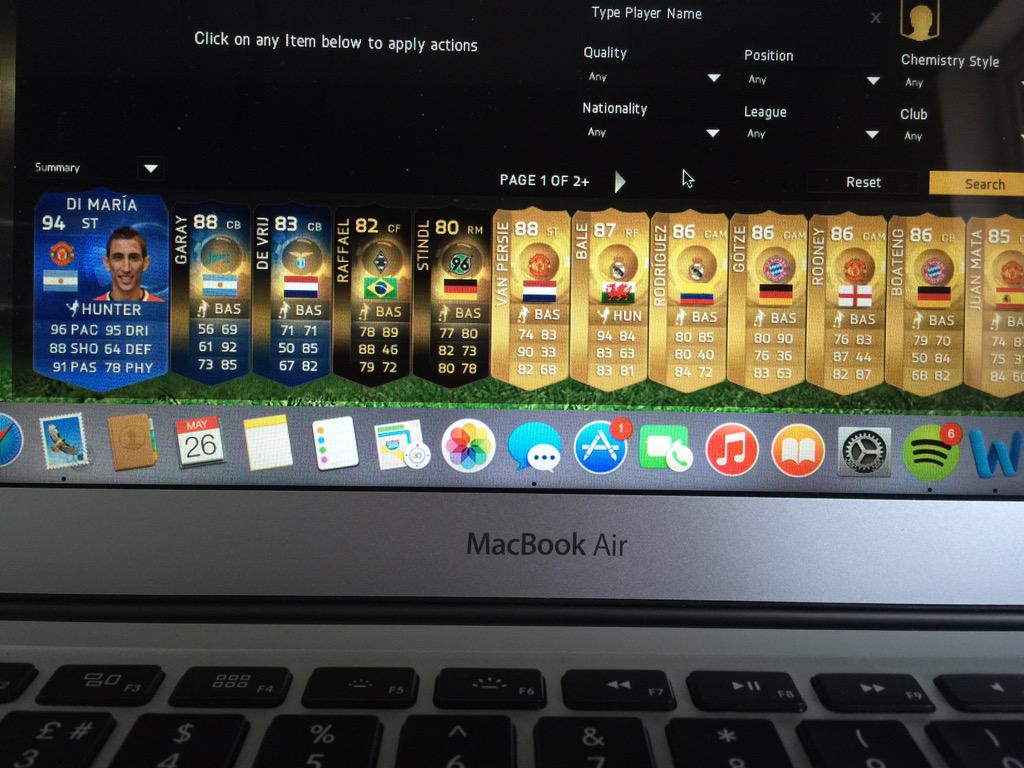 FIFAGod10's tweet photo. Selling this club. Players worth over 5 million. 200k currently. And over 3000 contracts, 1000 fitness etc. offers? http://t.co/A4odHU7k0v