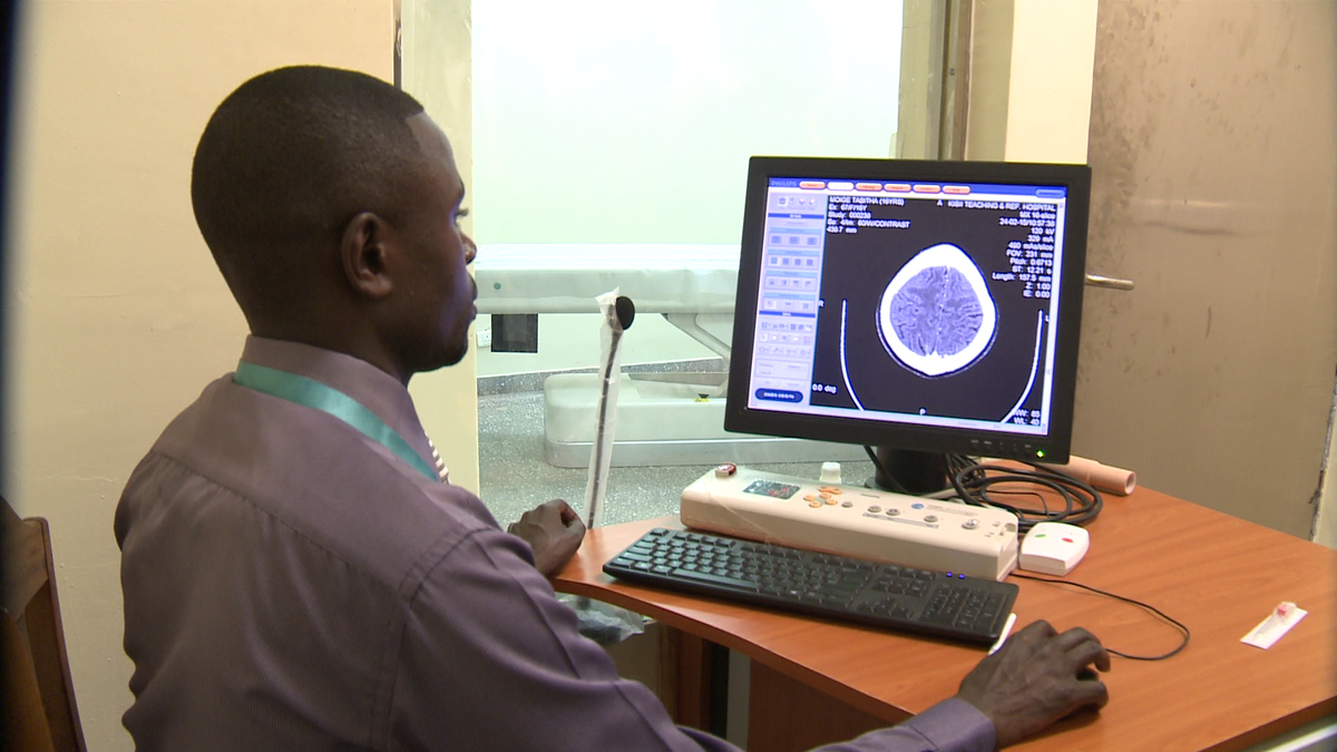 KenyaGovernors's tweet photo. #DevolvedHealth. CT Scan Machine in Kisii  Referral Hosp has greatly helped in diagnosis of complex illnesses. http://t.co/HaxKnPX3QR