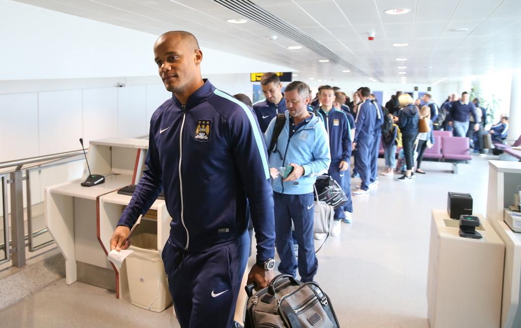 JesusNavasINA's tweet photo. First, @VincentKompany  yang menuju kedalam pesawat dulu.. http://t.co/Q1zF3ONSnh