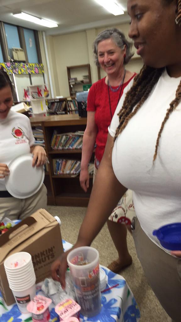 lgreene_CYP's tweet photo. Appreciation breakfast from our principal. last week of service @CityYearPhilly #MyCYPJourney #makebetterhappen http://t.co/phowukZtkw