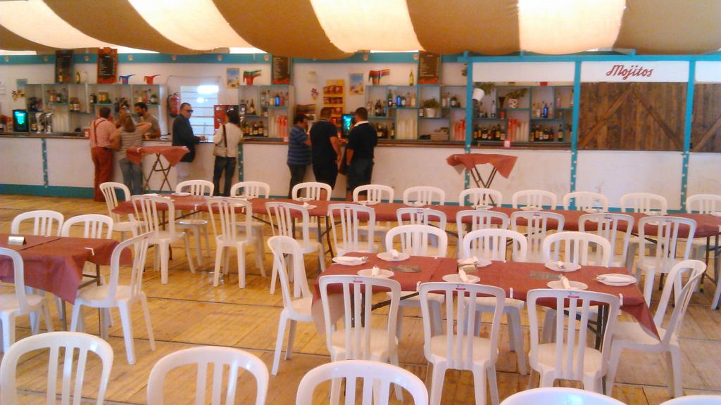 cordobadeporte's tweet photo. En una hora os espera el arroz en la @casetacapirote y esta noche a las 22:00 os tocarán los... #FeriaCordoba http://t.co/YrgLUoP2xX