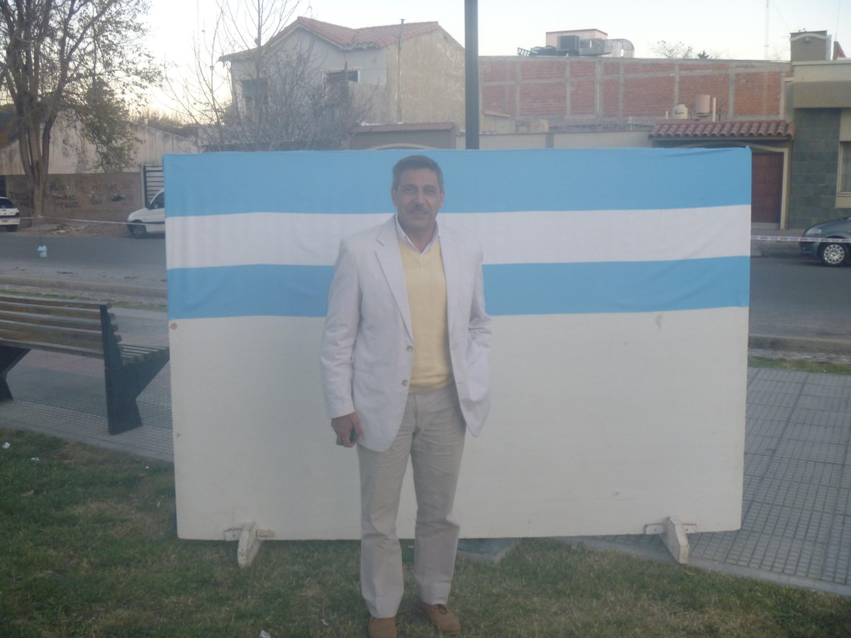RuedaDiputado's tweet photo. Este sábado compartí con la comunidad uno de los actos en la plaza Departamental http://t.co/bYa5HTm37N