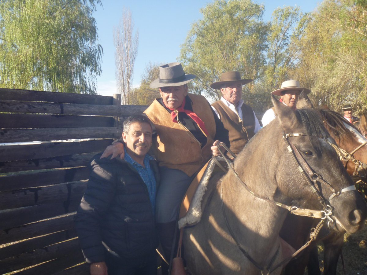 RuedaDiputado's tweet photo. Ayer en el Anfiteatro con nuestras Tradiciones Gauchas !!! Fue un grato momento compartir junto a ellos !!! http://t.co/ktHaXEreh6