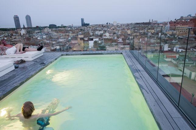 lemonde_M's tweet photo. Gaudí, les Ramblas, la plage, les tapas... Oui, mais pas que #Barcelone http://t.co/9rZkjFSPNI http://t.co/H1U8T1d5Ru