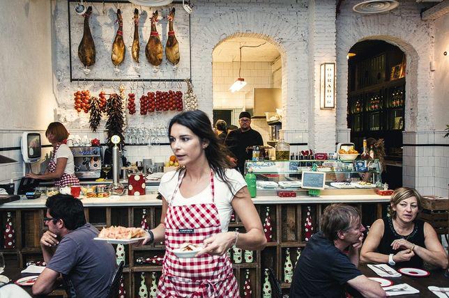 lemonde_M's tweet photo. Gaudí, les Ramblas, la plage, les tapas... Oui, mais pas que #Barcelone http://t.co/9rZkjFSPNI http://t.co/H1U8T1d5Ru