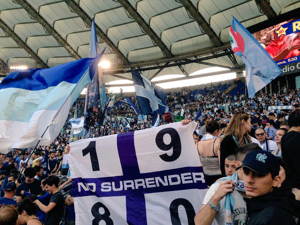 FondoSur_1980's tweet photo. Presentes en el derby romano (Lazio-Roma, 25/05/15) #ForzaLazio #Ultrassur #NoSurrender http://t.co/2pT5yWGBSE