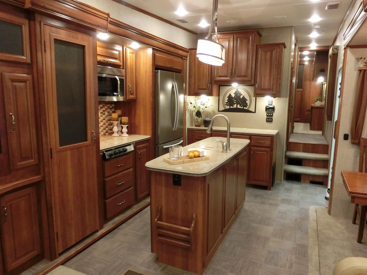 RedwoodRV's tweet photo. Beautiful Sequoia 38HRL Kitchen! http://t.co/89lCNE2ikk