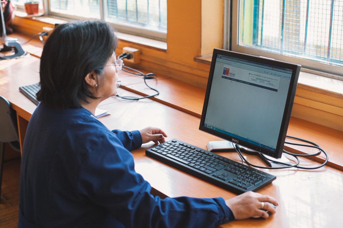 Mineduc's tweet photo. ¡Atención profesores! CPEIP tiene una amplia oferta de cursos online. Infórmate en http://t.co/F7jd95P8HR http://t.co/loM40vQOgG