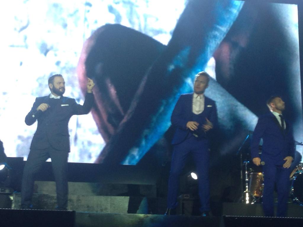 SoundCheckMNL's tweet photo. #BZ20TourMNL has started! #Boyone onstage and getting the crowd going with Picture Of You @midaspromotions http://t.co/0I6iGrvgIv