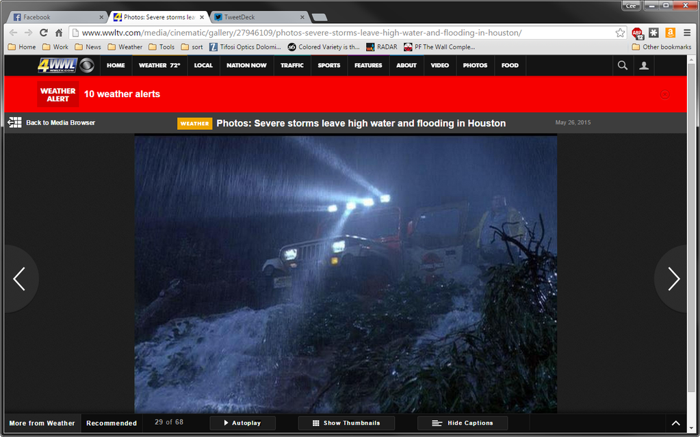 JurassicParkFR's tweet photo. Une image de #JurassicPark dans les photos des inondations de Houston #SourceChecking http://t.co/XJIF9qJaJx