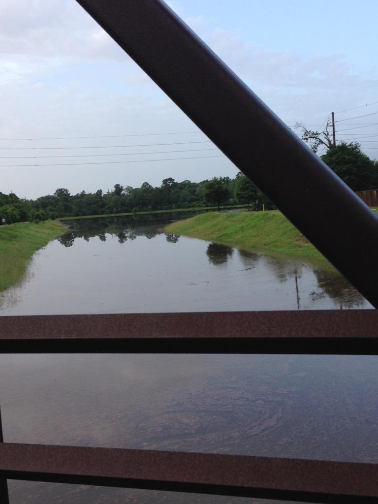 hot4teacher71's tweet photo. Coles Crossing Cypress bayous busting, streets dry #abc13eyewitness http://t.co/fNQDD6Oaag
