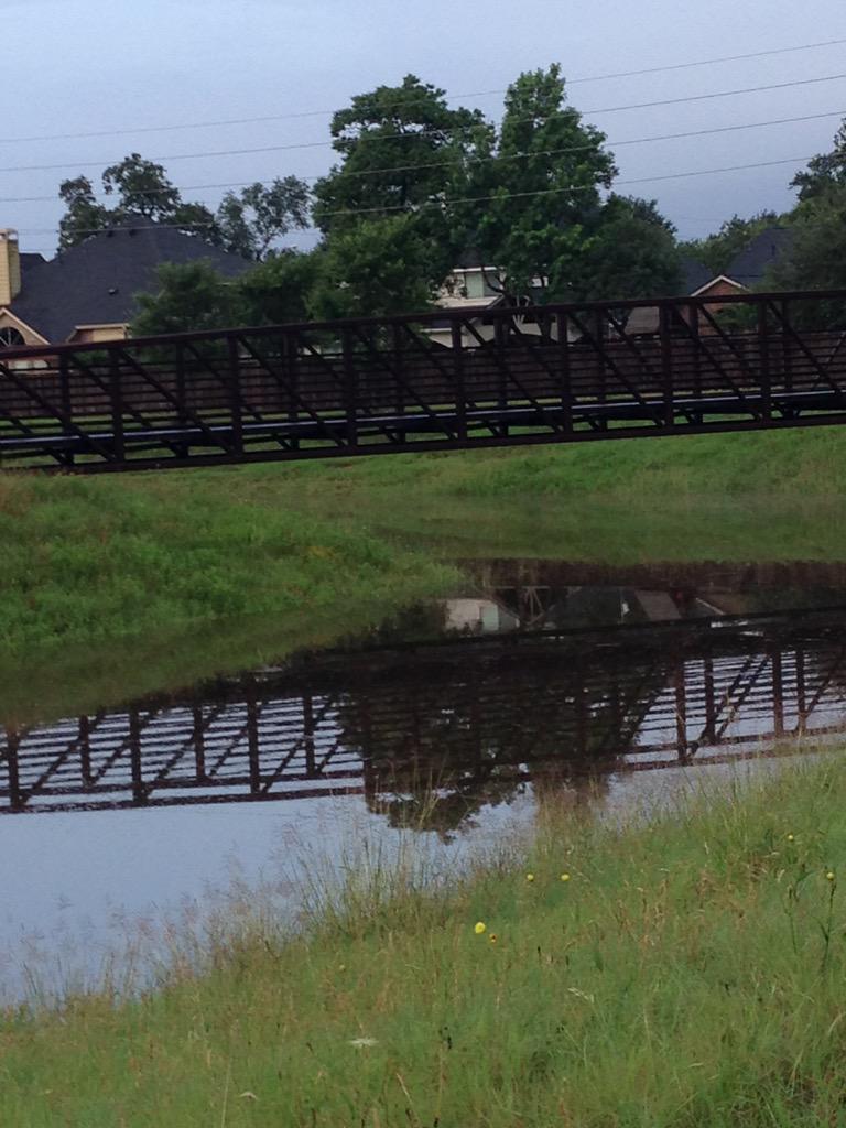 hot4teacher71's tweet photo. Coles Crossing Cypress bayous busting, streets dry #abc13eyewitness http://t.co/fNQDD6Oaag