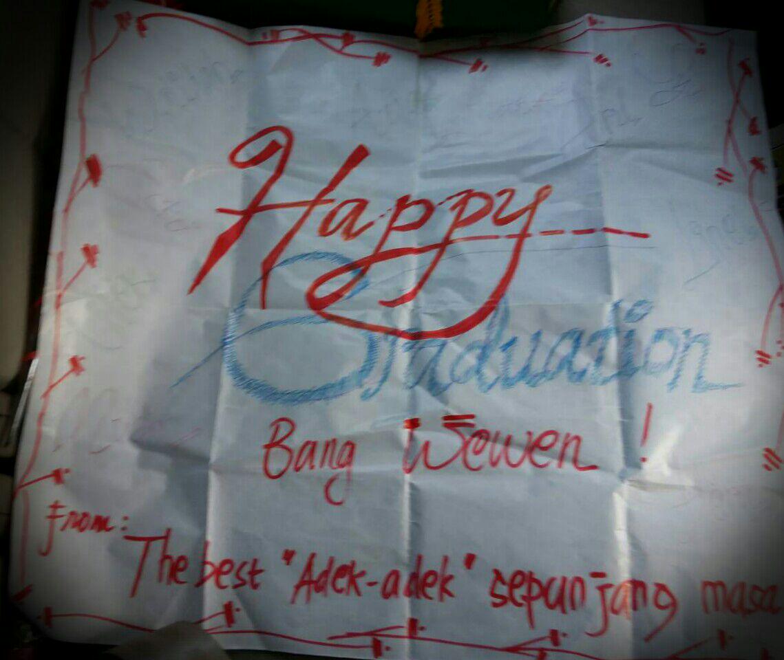 WalidaahM's tweet photo. Tulisan dadakan, gak heran lah memang. Hahah
Happy Graduation!!! http://t.co/beX6bZYR69