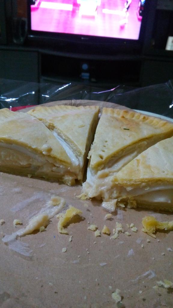 iwone7373's tweet photo. God listens to our hearts' desires. 😘💕😍 #pasalu #bukopie #santol #indianmango #cheesymamon #frompinaswithlove http://t.co/Om8TTdz0vj