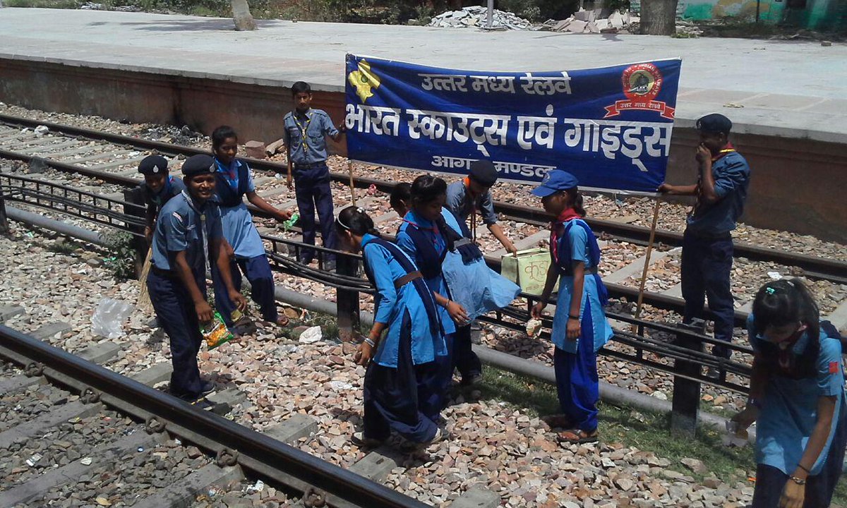 agradivision's tweet photo. Rally and nukkad nataks by scout and guide team at agra cantt station in direction of sdpo agra was organised http://t.co/jqLkZJFFBA