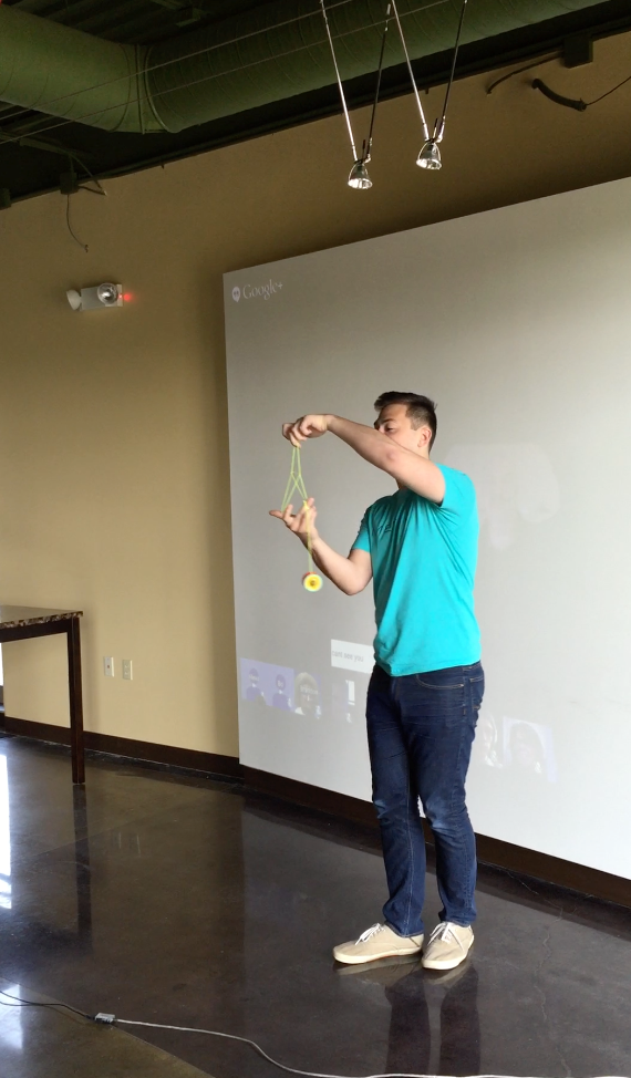 metova's tweet image. Meet our new intern, @kylebshr! He can do amazing things with a yo-yo! #TalentTuesday #yoyotricks