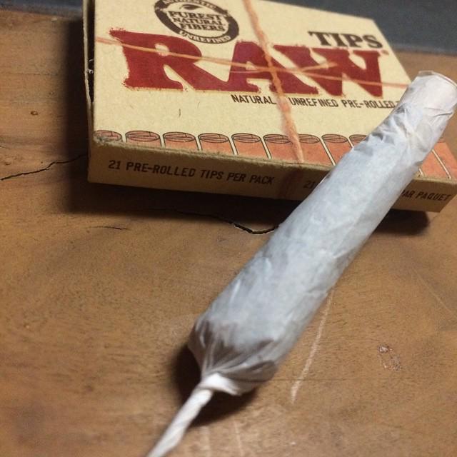 weedpraylove's tweet photo. I definitely need some practice. ๐๐ #handrolled #joint #jay #jaysfordays #jointaday #rawpapers #girlsgoneweed #maryโฆ http://t.co/yh4KAClU6o