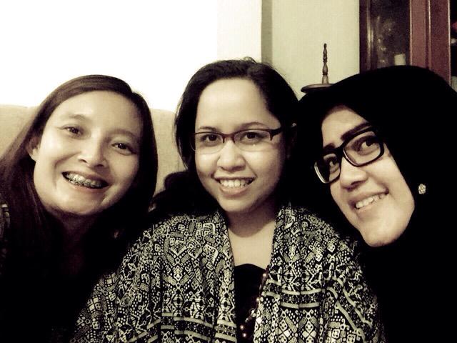 sawee's tweet photo. 23 thn yaaa pertemanan inihhhh 😍😍😍😘😘😘 http://t.co/RZYMRDH4nS