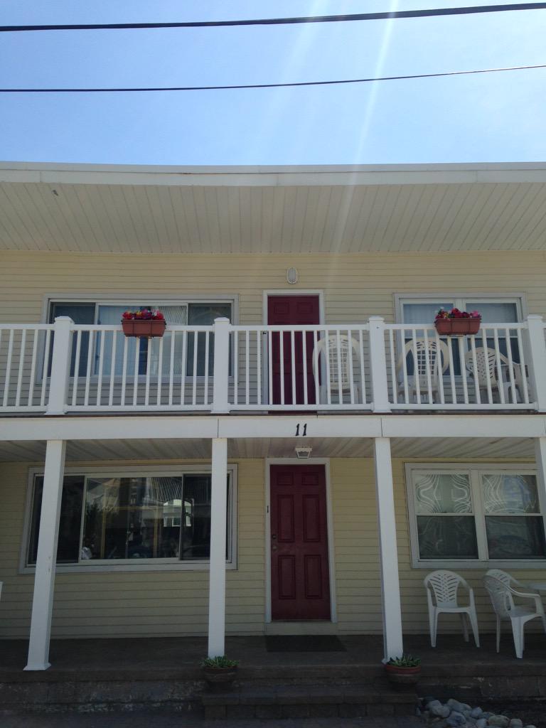 strider2295's tweet photo. #seniorweek2014 #tiki #evicted http://t.co/FKRAHUpzQb