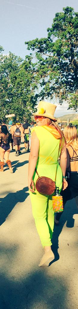 kitHAZARD's tweet photo. Always match your water bottle to your outfit! More water = MORE FUN! @mobotnation @LIBfestival #rollmodel http://t.co/5Ly2Rqus2p