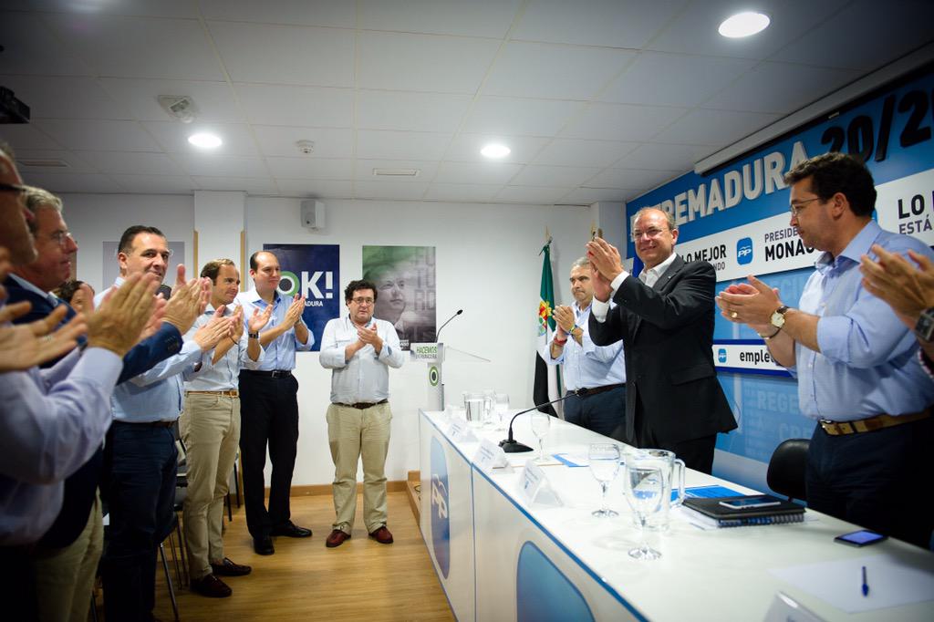 ppextremadura's tweet photo. #PresidenteMonago: Estoy dispuesto a seguir adelante si me acompañáis http://t.co/jM8GX2e3gI