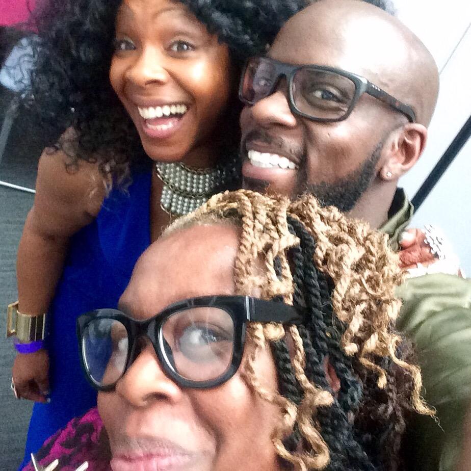5ivedastylist's tweet photo. These guys are some much fun #sandigogglebox #sandragogglebox at #AHBlive2015 http://t.co/y5vqpgjJYM