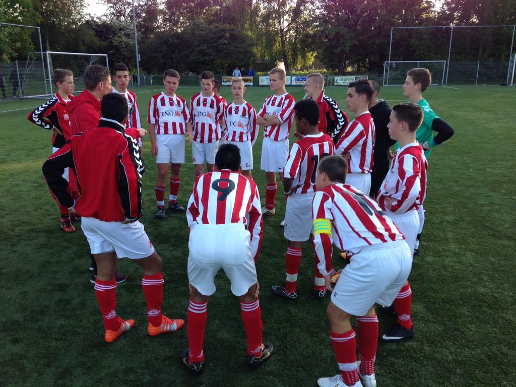 GeinoordC1_1415's tweet photo. @geinoord  2-0 gewonnen. Nu penalties http://t.co/uGzpLSTVSW