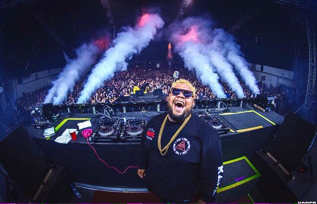 scomsdjs's tweet photo. @djcarnage the best dj 😎👊🏻 http://t.co/zuULIxnYgt