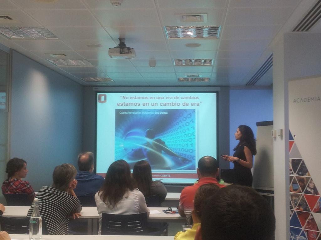 PauCarde's tweet photo. Charla de #MarketingOnline con @T_A_BAEZA http://t.co/YkFLNDt8eM