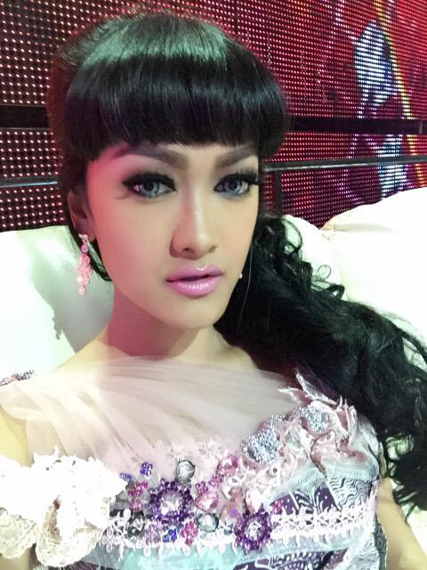 juliaperrez's tweet photo. Kiss from nyai cijantung http://t.co/DOOnUhZcVy