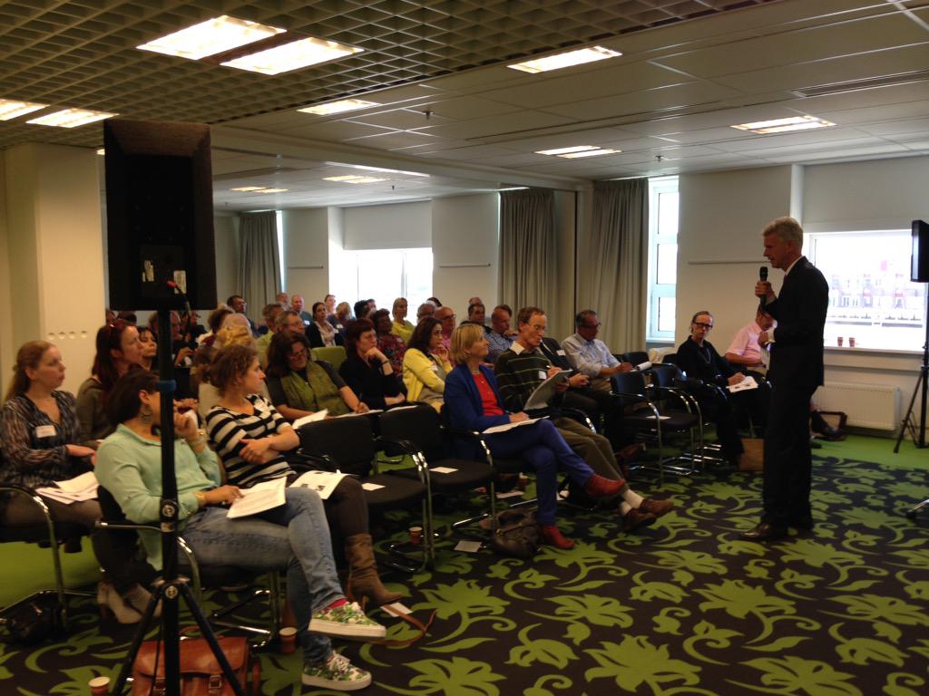Marinka_OF's tweet photo. Volle zaal tijdens 1e jnfobijeenkomst voor nieuw programma #groenverbindt van @OranjeFonds . http://t.co/WsVLztbktX