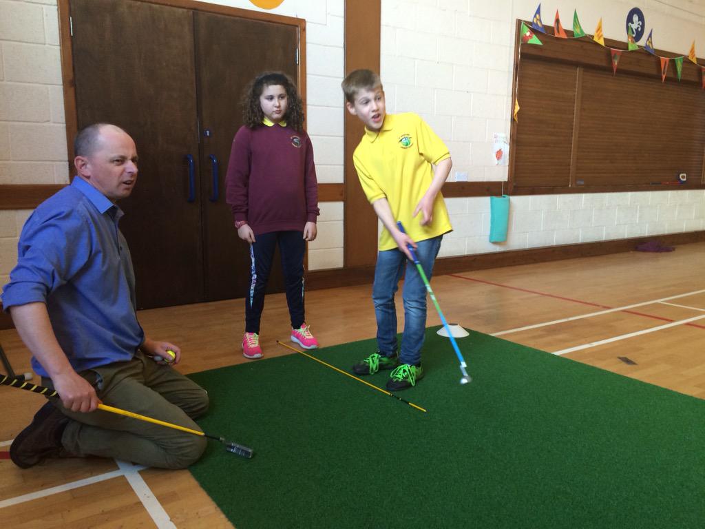 stanprimary's tweet photo. P5 enjoy their introduction to club golf, thanks to the South Ronaldsay Golf Club! http://t.co/X0aezmKf7e