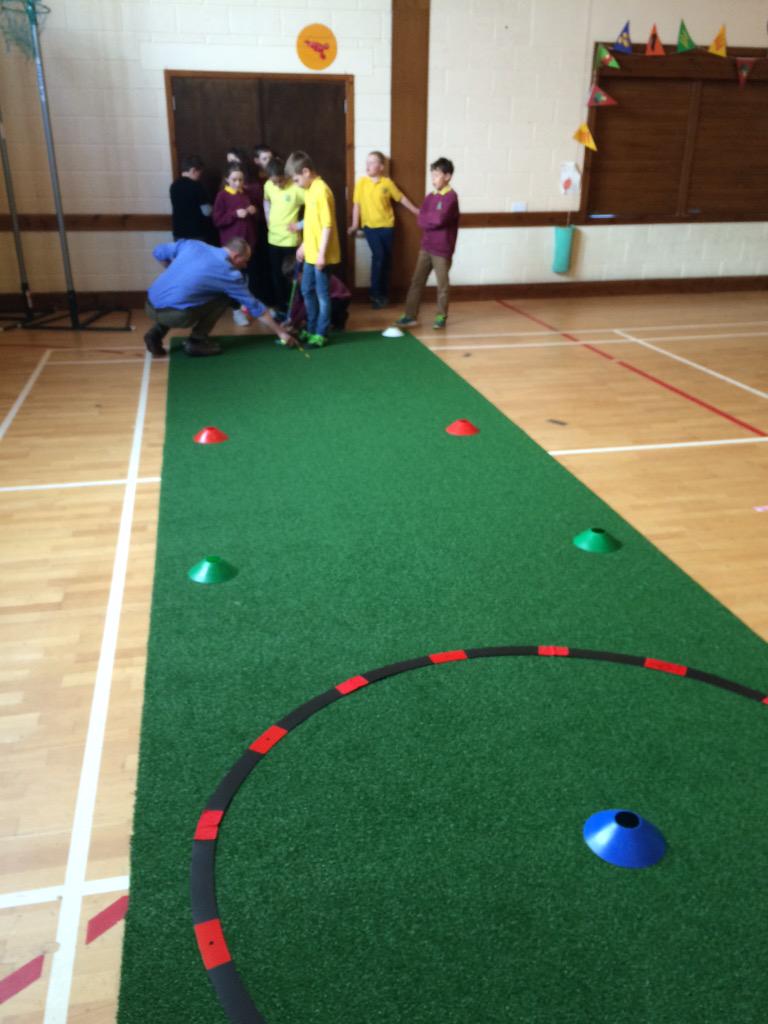 stanprimary's tweet photo. P5 enjoy their introduction to club golf, thanks to the South Ronaldsay Golf Club! http://t.co/X0aezmKf7e