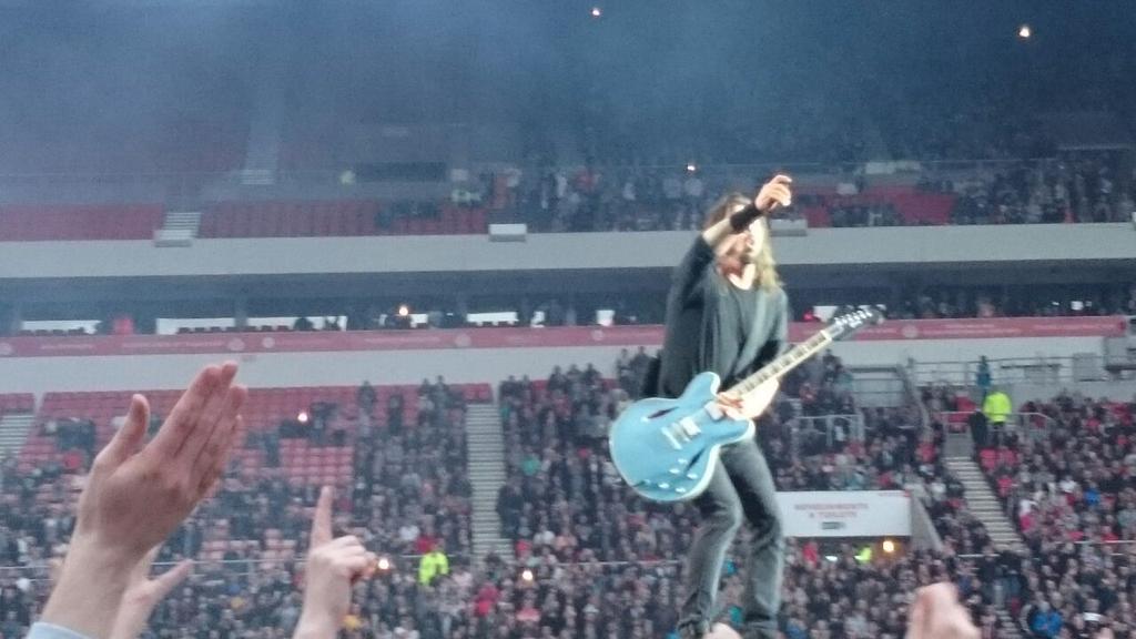 lynzabbo's tweet photo. @dragongbh #foofighters #FoosAtSoL Best concert ive ever been too! http://t.co/4vkPbhcTMS
