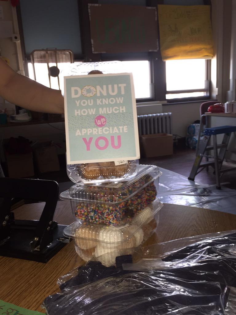 lgreene_CYP's tweet photo. HAPPY SURPRISE DONUT DAY BY @CityYearPhilly THANK YOU SO MUCH. WE APPRECIATE YOU!!! http://t.co/n80yWv4FkI