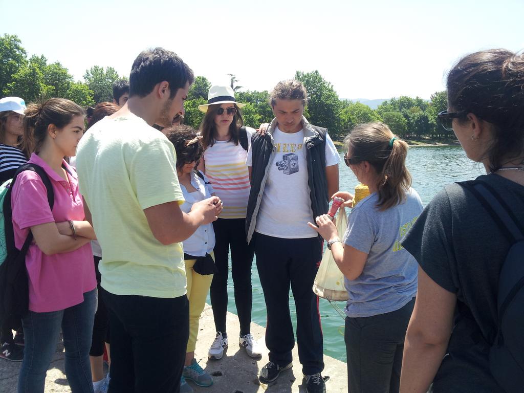 MericAlbay's tweet photo. Limnoloji dersi uygulaması için İznik Gölündeyiz.  Su Ürünleri Mühendisleri kolay yetismiyor. Teşekkürler Üniversitem http://t.co/Qn7JbpCzUd