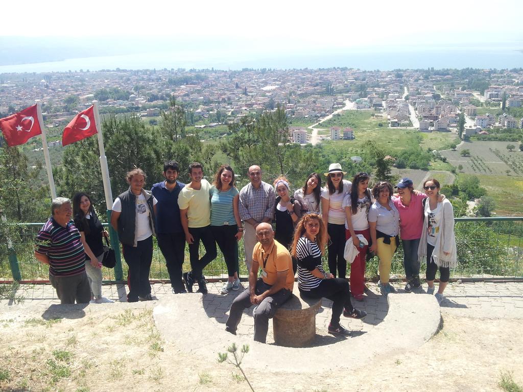 MericAlbay's tweet photo. Limnoloji dersi uygulaması için İznik Gölündeyiz.  Su Ürünleri Mühendisleri kolay yetismiyor. Teşekkürler Üniversitem http://t.co/Qn7JbpCzUd