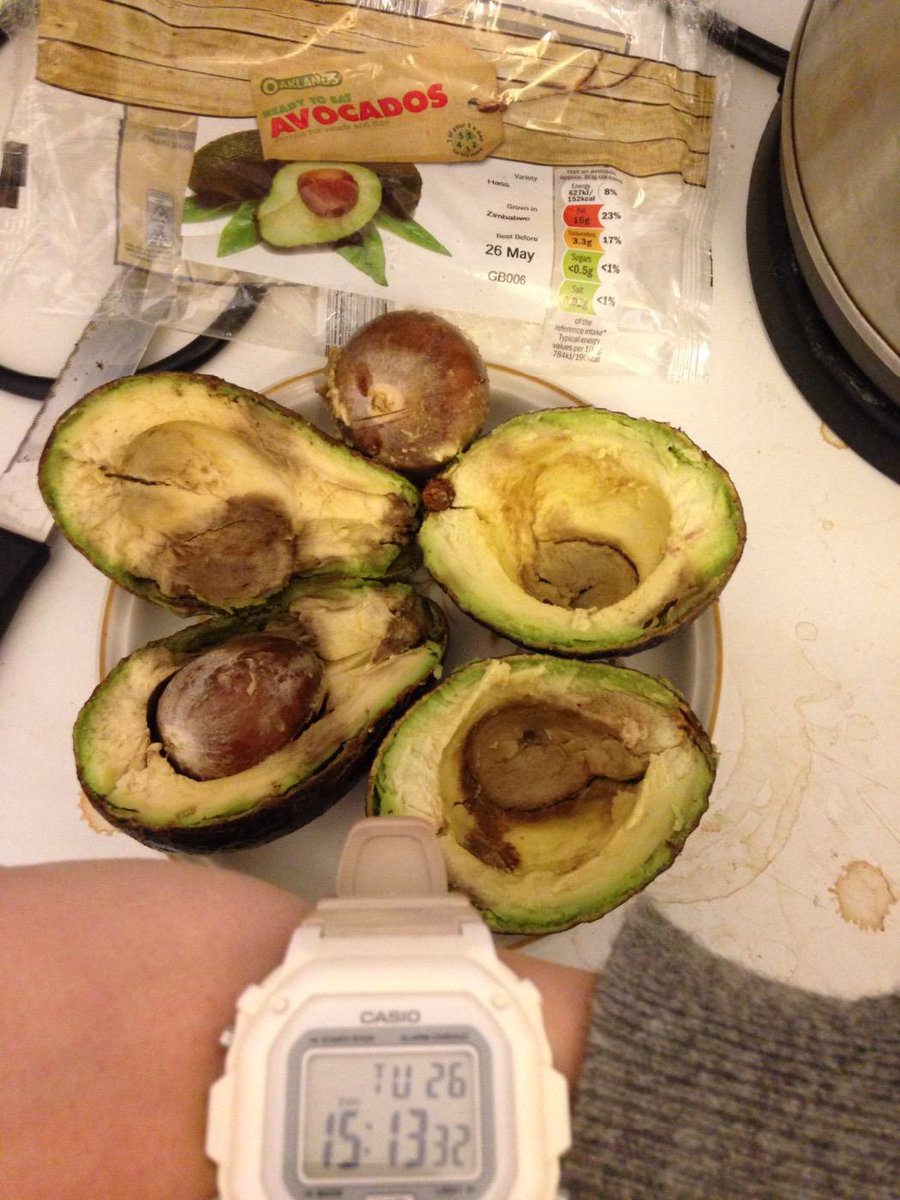 mollyedwardss's tweet photo. @LidlUK bought ready to eat avos yesterday with a BBD 26th May. It's the 26th today and this is how they look... http://t.co/6FONT29P0e