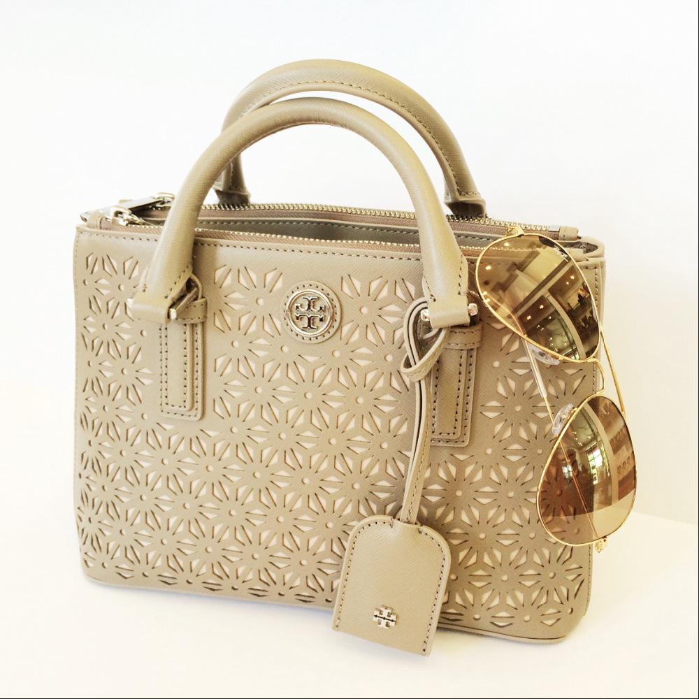 MonkeesRaleigh's tweet photo. Hello, beautiful! #toryburch #rayban #beautiful #beauty #chic #shadeson #summeredsentials @toryburch @Rayban_0fficiaI http://t.co/CTMs3SpKXF