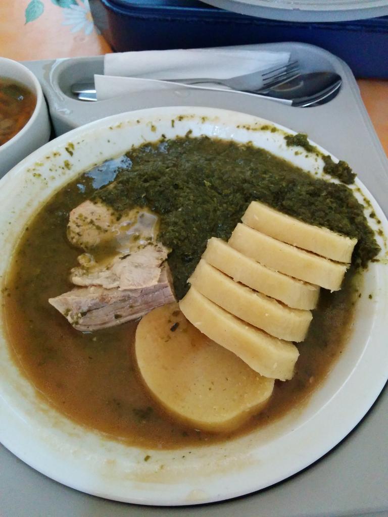 gabcza's tweet photo. Ministerstvo zdravotnictví prý není spokojeno s kvalitou jídla v nemocnicích.Taky jsem den po porodu nebyla nadšená.. http://t.co/Q1E5qZ3hyn