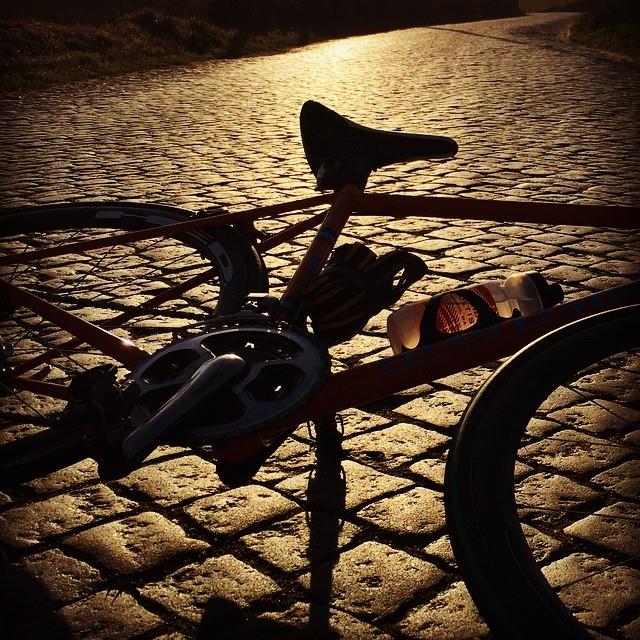 lemondbicycles's tweet photo. #whereiswashoe On the cobbles in Portugal #lemondbikes #outsideisfree http://t.co/33dOw2HME6
