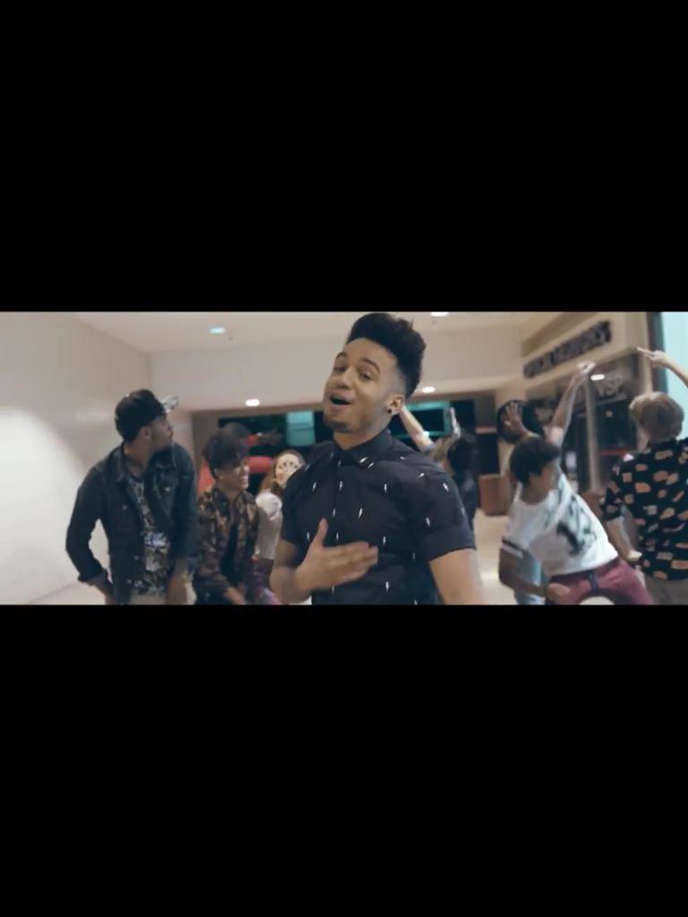 christie_x_x's tweet photo. @AstonMerrygold #GetStupidVideo sooooo good http://t.co/krWKHnR9Dr