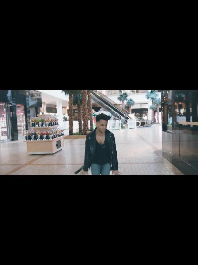 christie_x_x's tweet photo. @AstonMerrygold #GetStupidVideo sooooo good http://t.co/krWKHnR9Dr