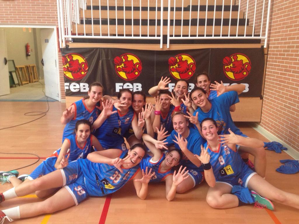 cb_cartagena's tweet photo. Histórico pase a octavos del Cto. de España del CBC Químicas Meroño de la mano de @coacheuge y @Laury_bc #CBCFem http://t.co/fLdztQ1vi9