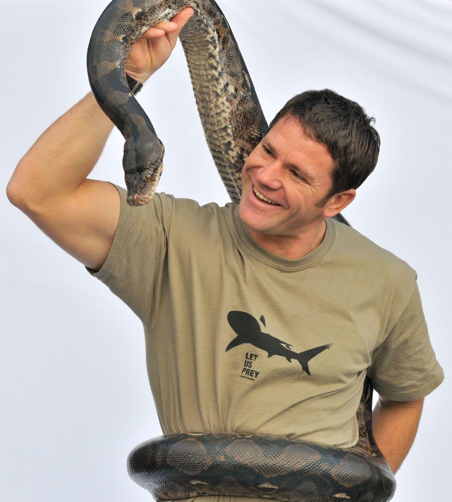 po.st/l4UsTS Housewife's dish <a href="/SteveBackshall/">Steve Backshall</a> takes snakes, races and #danger in his stride @helenglovergb