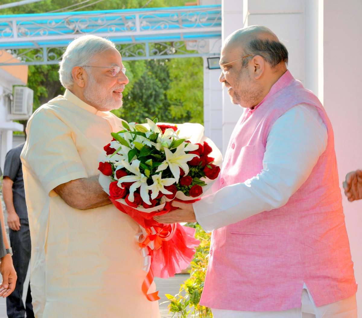 AmitShah's tweet image. I thank PM @narendramodi ji that Inspite of busy schedule you preferred to come to party office to meet Office staff.