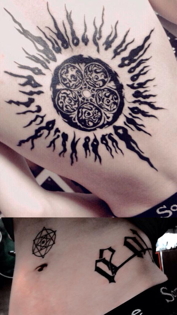 ট ইট র 枯蛇 こた ひよこベーシスト聖誕祭 Thegazetteぴよぴよベーシスト生誕祭 ゼッターさん繋がろ タトゥー ピアス 女装 ルキコスしてるルキ厨ですがれいつぁ誕生日おめでとう Http T Co Pqcmvlldaj