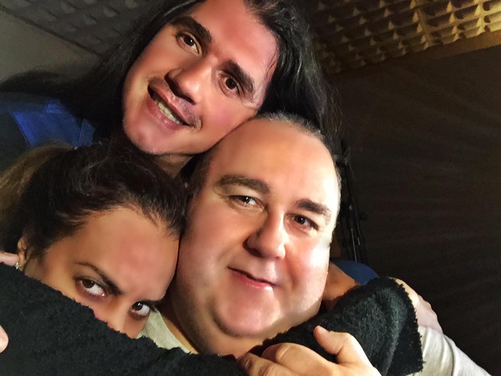 Jordi_Buch's tweet photo. Pero también tenemos momentos tiernos... @monicanaranjo @Jordi_Buch @Alaiaproduction http://t.co/LTB3tThXJb