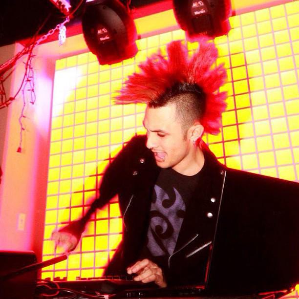 #throwback to when I was playing #sxsw http://t.co/fBvJytukdV<a href="/tag/throwback"class="tags">#throwback</a><a href="/tag/sxsw"class="tags">#sxsw</a>