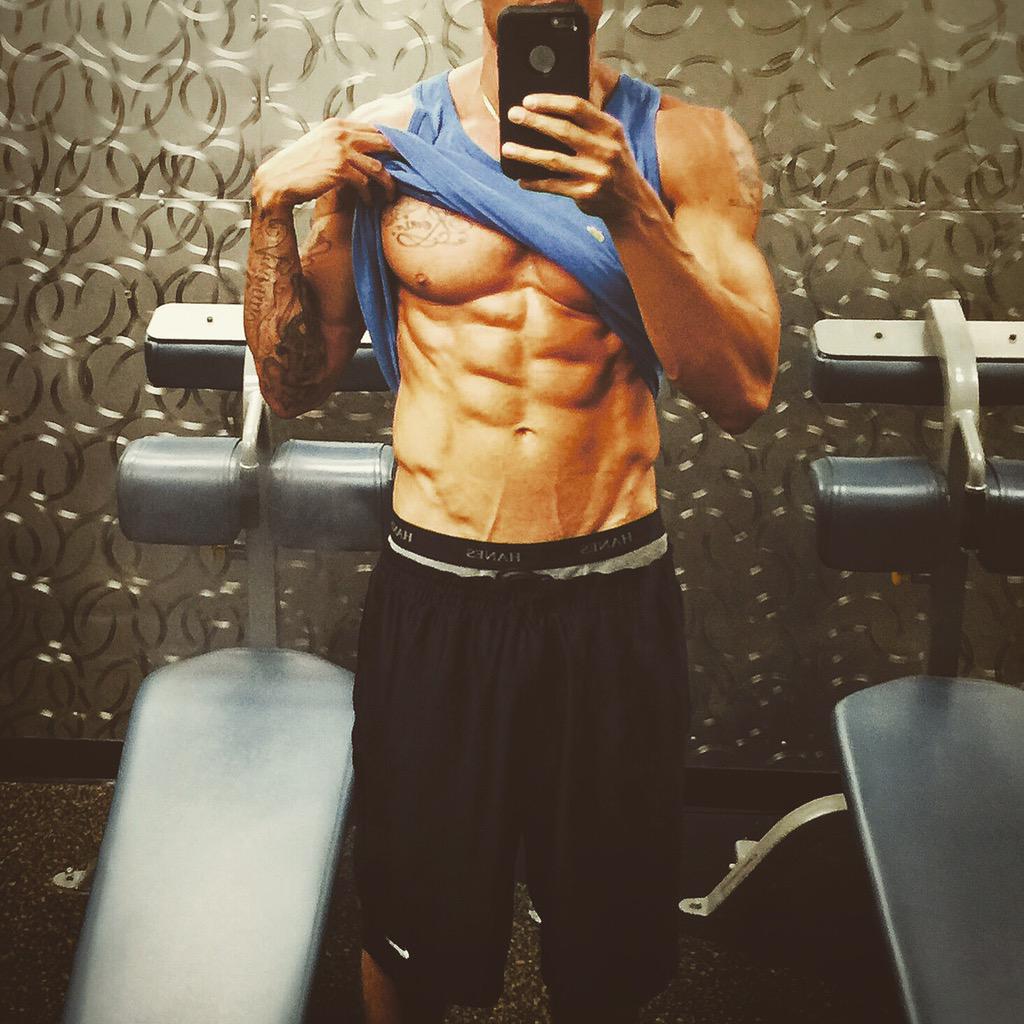 HoffmannIan's tweet photo. Clean eating &amp; hard work #summertime #fitfam #core #abs #shredded #califitt http://t.co/R2vpW1CWhj